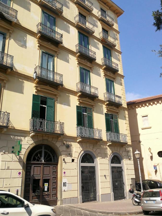 Luciani 33 Luxury Rooms 살레르노 외부 사진